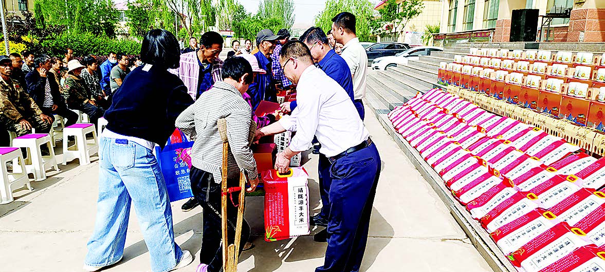 圖為暖心捐贈活動現場。滕澤惠 攝